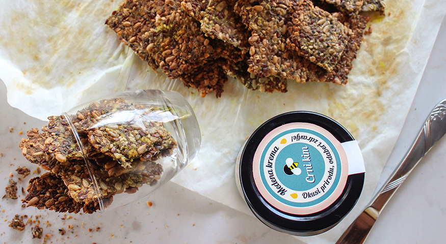 Krekeri sa sjemenkama i crnim kimom