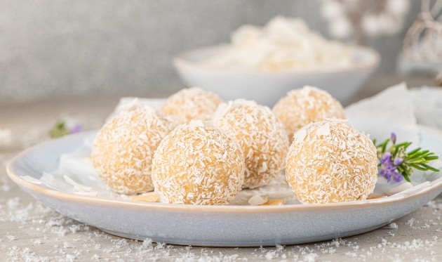 Kokos kuglice bez bijelog šećera koje se ne peku