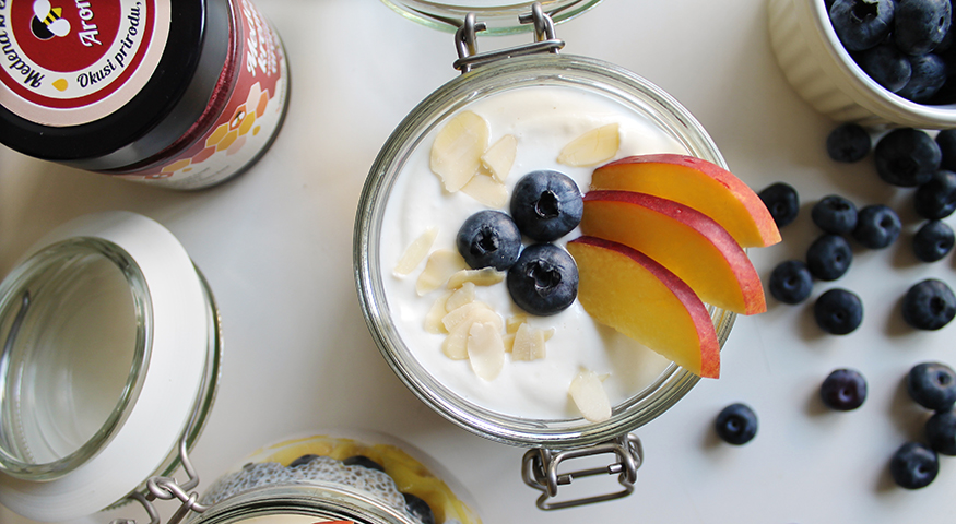 Voćna bomba za doručak u teglici