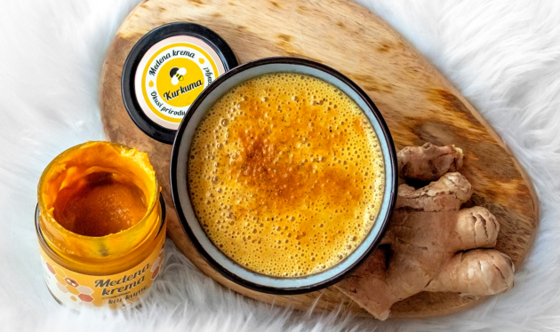 Zlatni smoothie s kurkumom