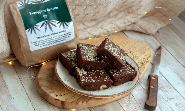 Čokoladni browniesi s konopljom bez pečenja