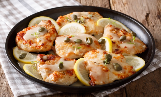 Piletina u umaku od limuna s kaparima (tal. piccata)