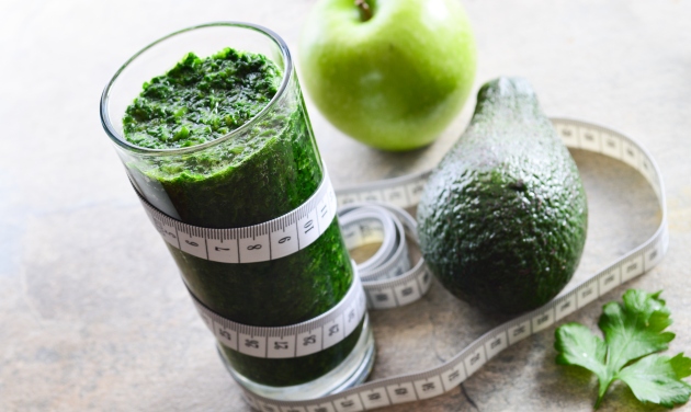 Smoothie od avokada, kelja i zelenog čaja za ravan trbuh