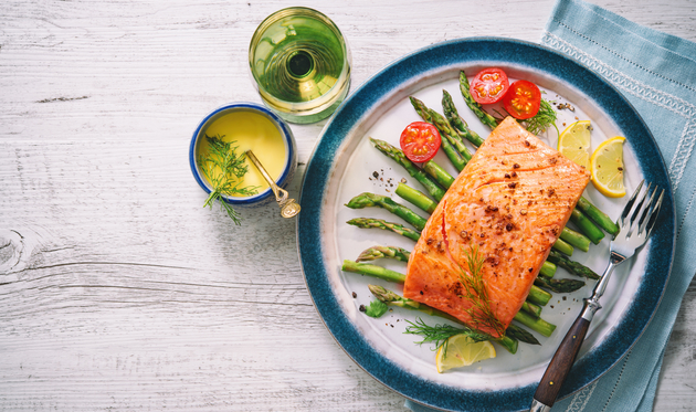 Losos sa šparogama u umaku od senfa i meda