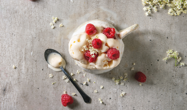 Neodoljiva slastica s pistacijama, medom i šumskim voćem