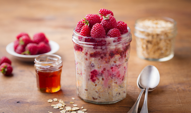 Zobena kaša s pireom od malina