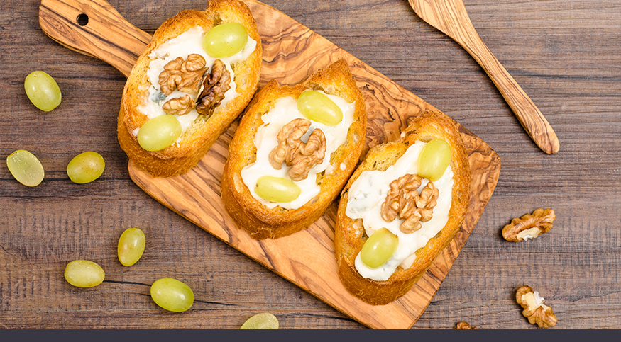 Bruschetti s gorgonzolom i pečenim grožđem