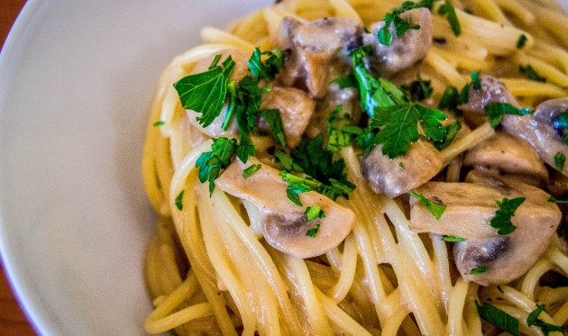 Kremasta tjestenina s gljivama i porilukom