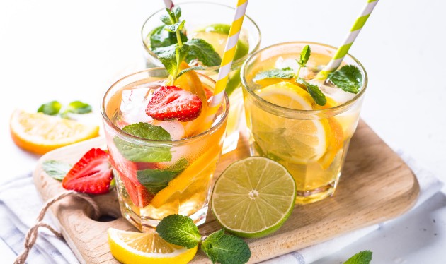 Detox voda od jagode i limuna