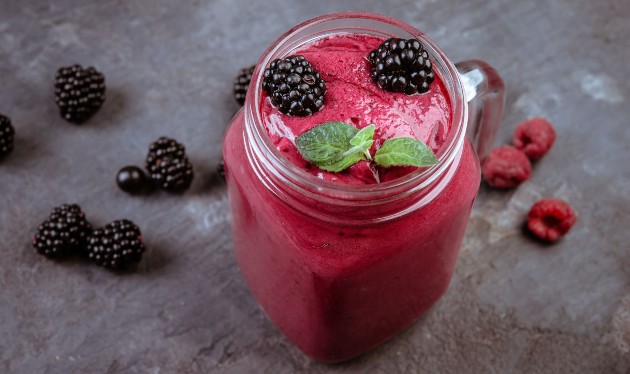 Smoothie od kupina i bosiljka