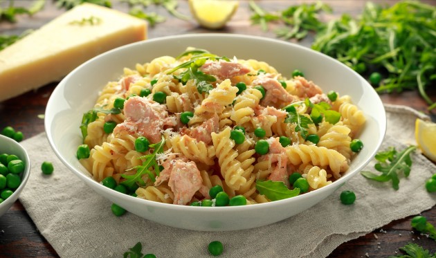 Salata s tjesteninom i lososom